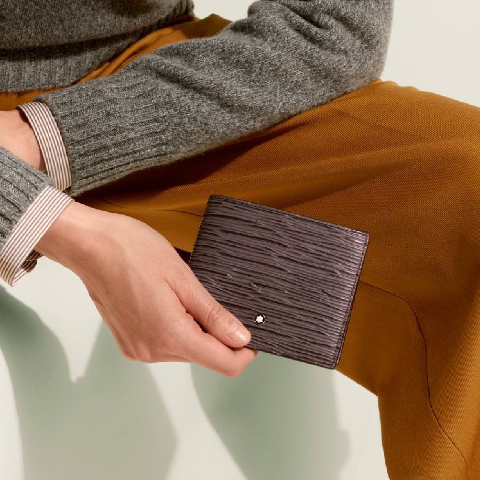 4810 Warm Grey Wallet 8cc
