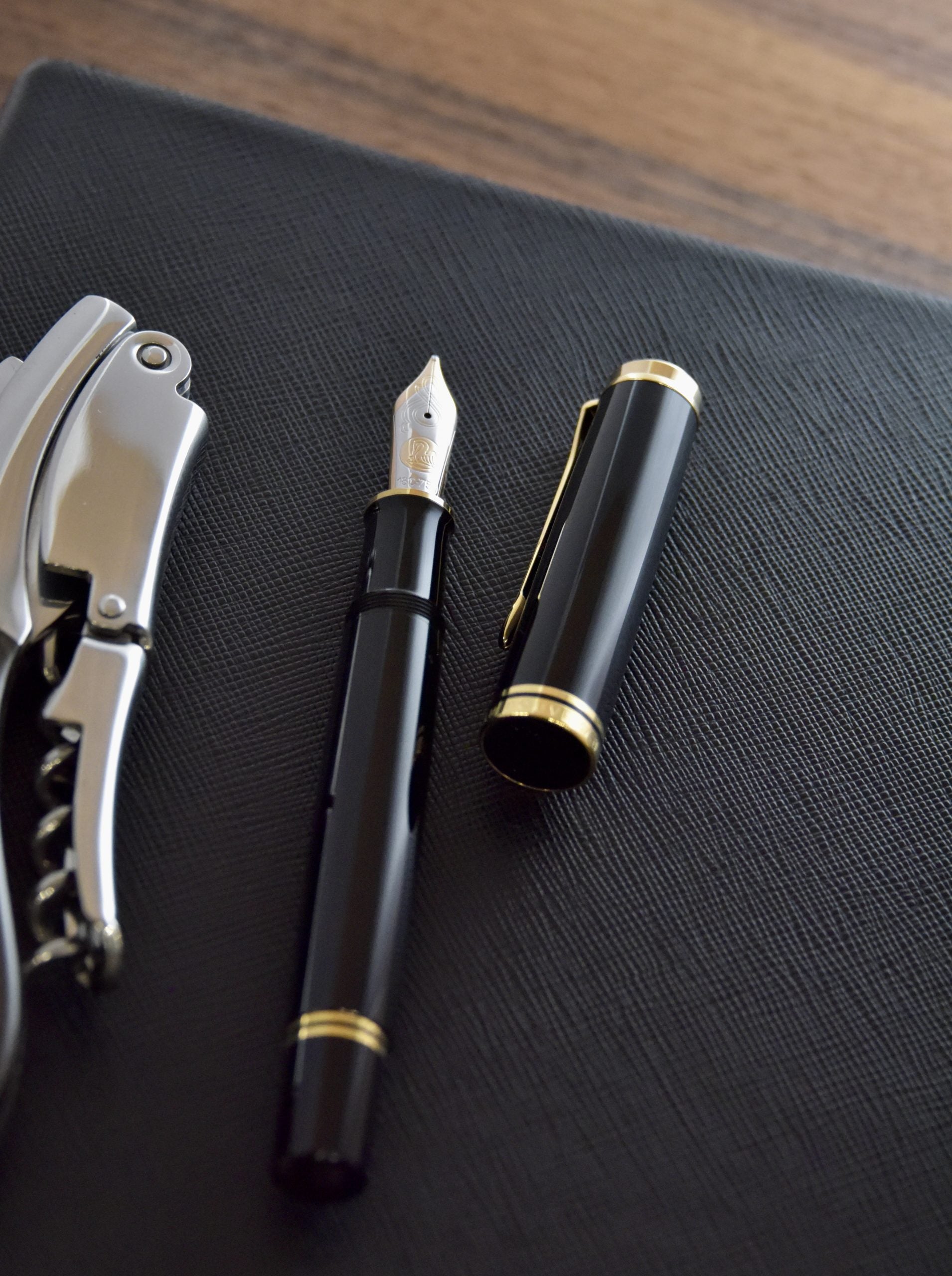 PELIKAN Souverän M800 Black Gold Fountain Pen