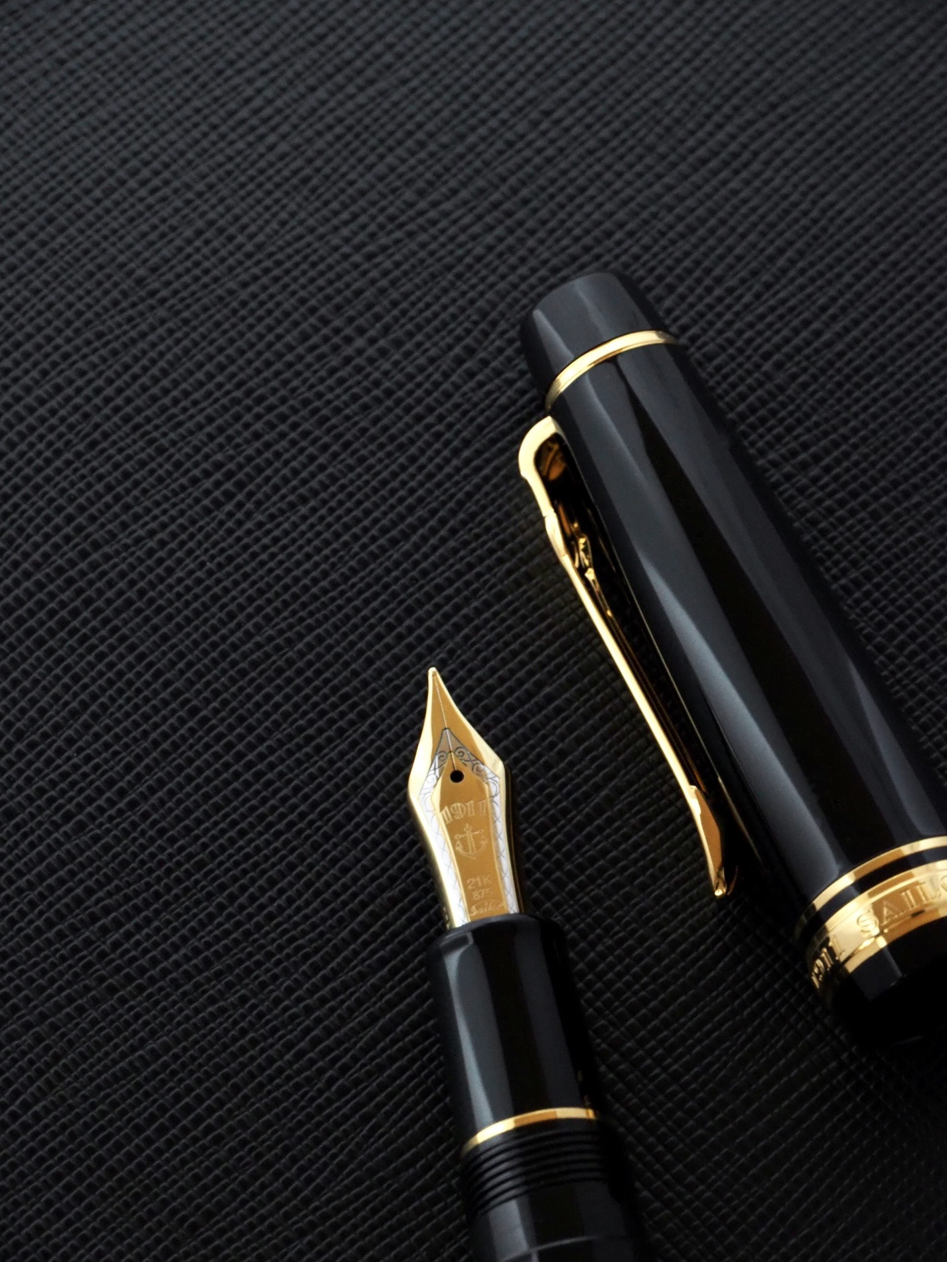 1911 L Gold Trim Black Fountain Pen