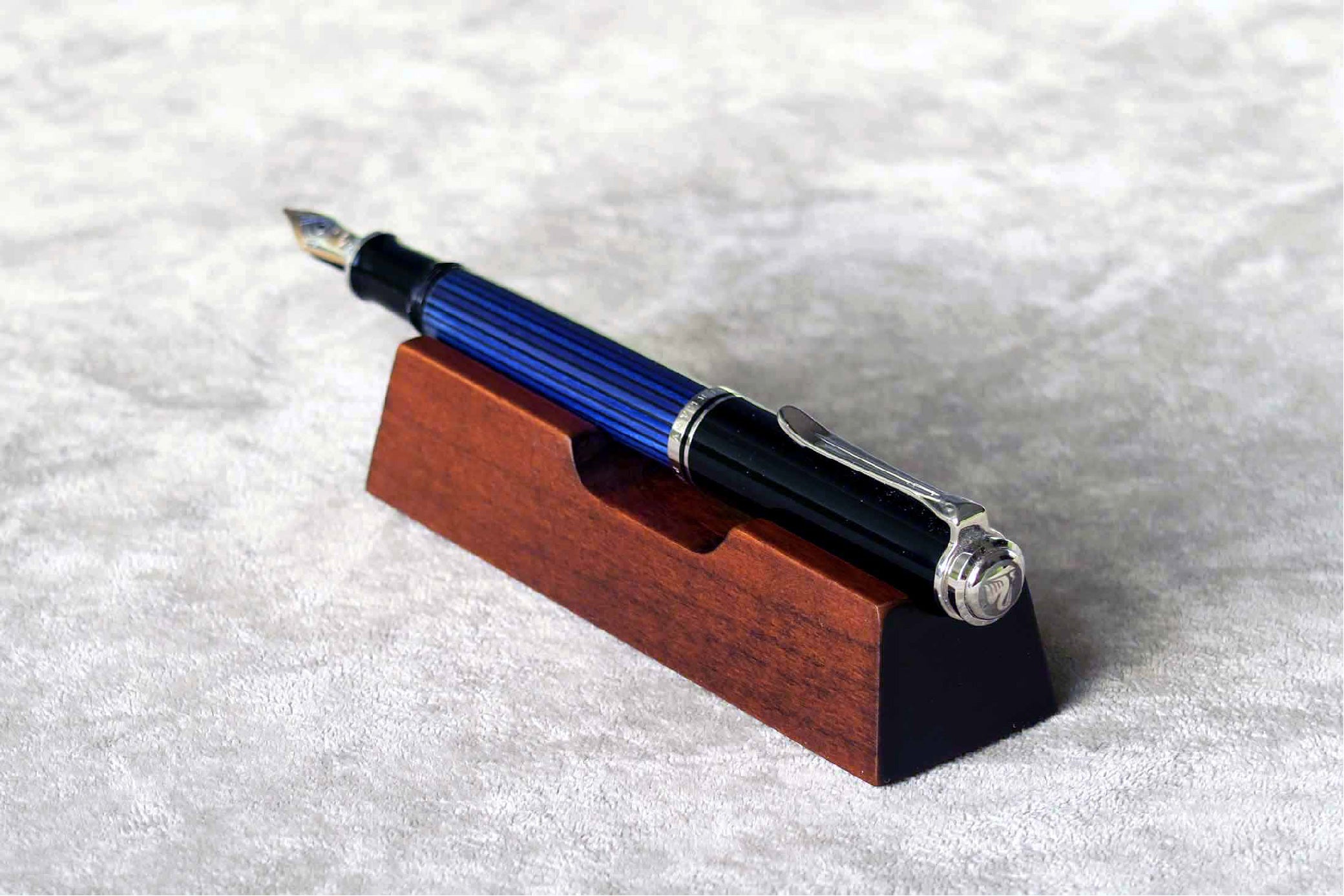 Wooden 1 Pen Rest Brown