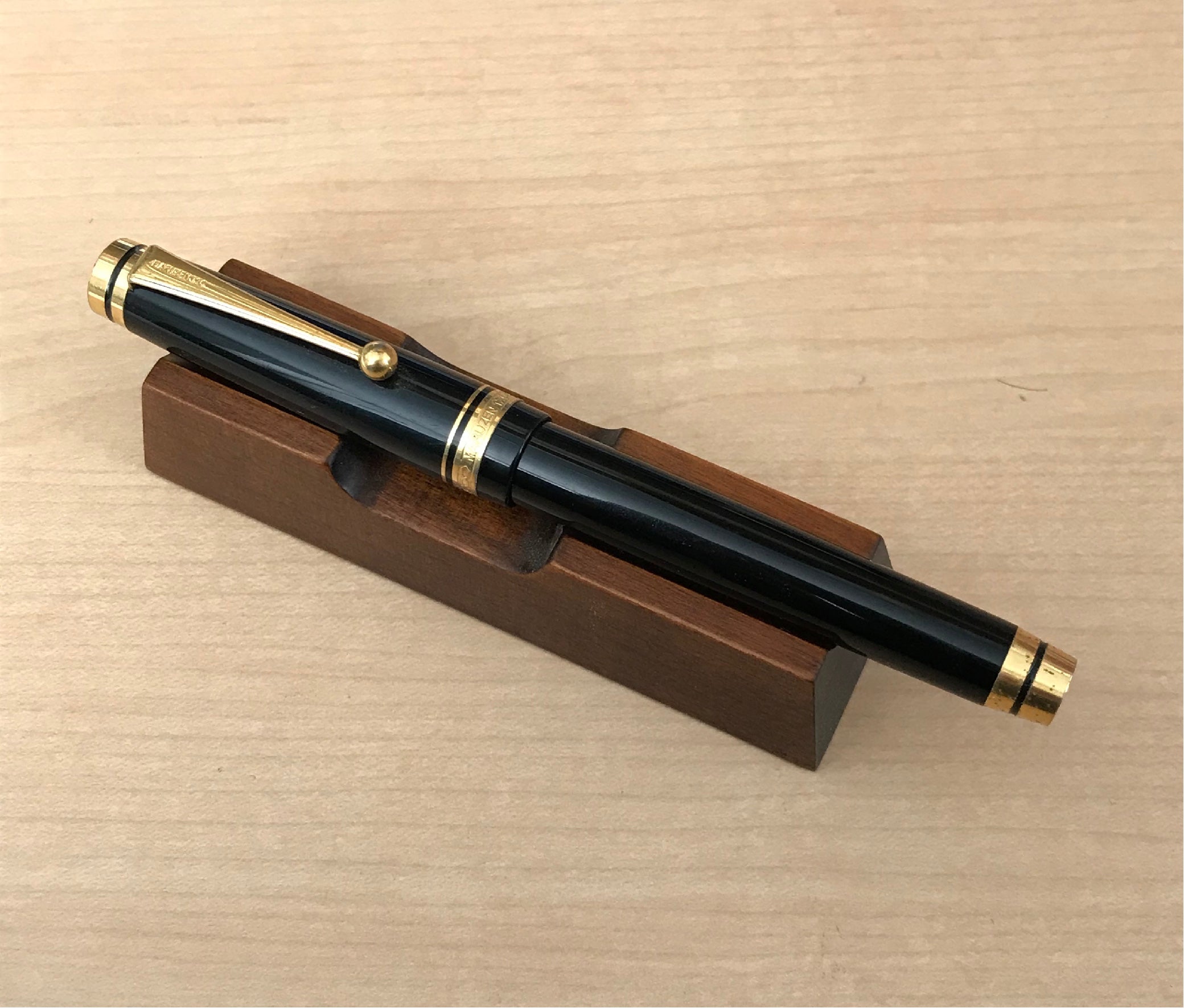 Wooden 1 Pen Rest Brown