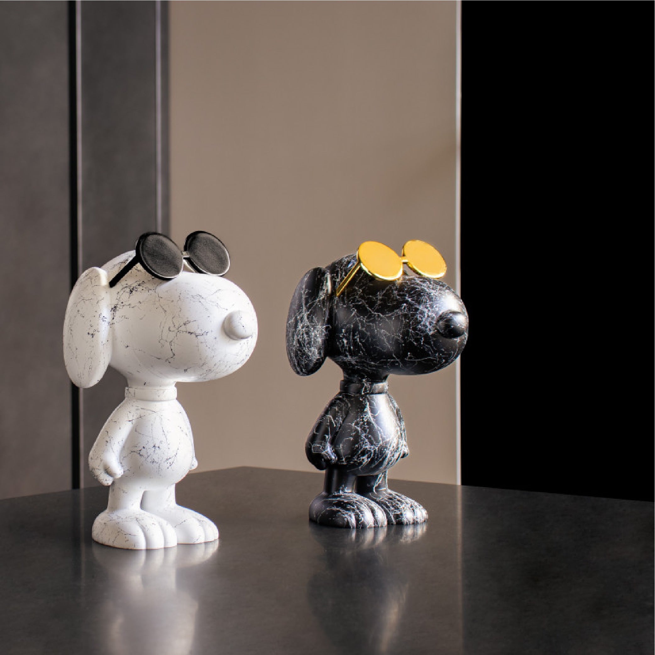 Snoopy Sun Graf White & Glossy Black