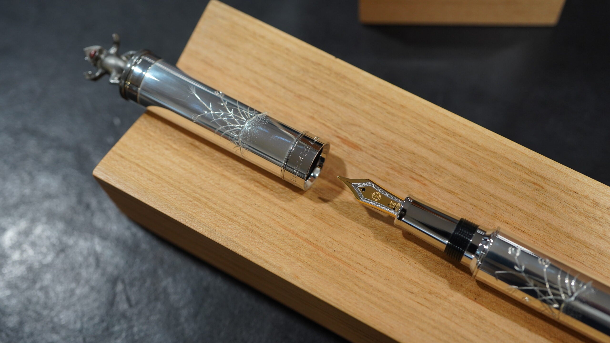Sakata Kyugoro 140th Anniversary Commemorative Edo Metal Sculpture Fountain Pen "Choju-giga"