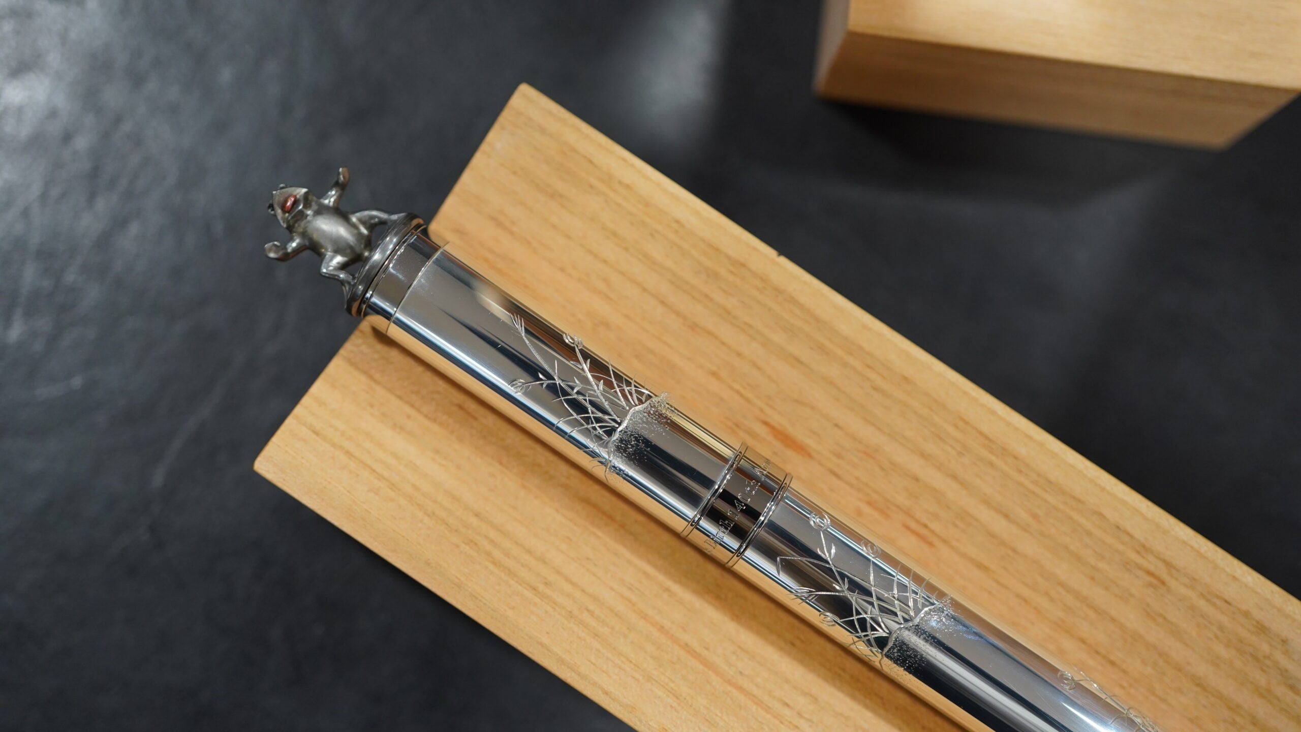Sakata Kyugoro 140th Anniversary Commemorative Edo Metal Sculpture Fountain Pen "Choju-giga"