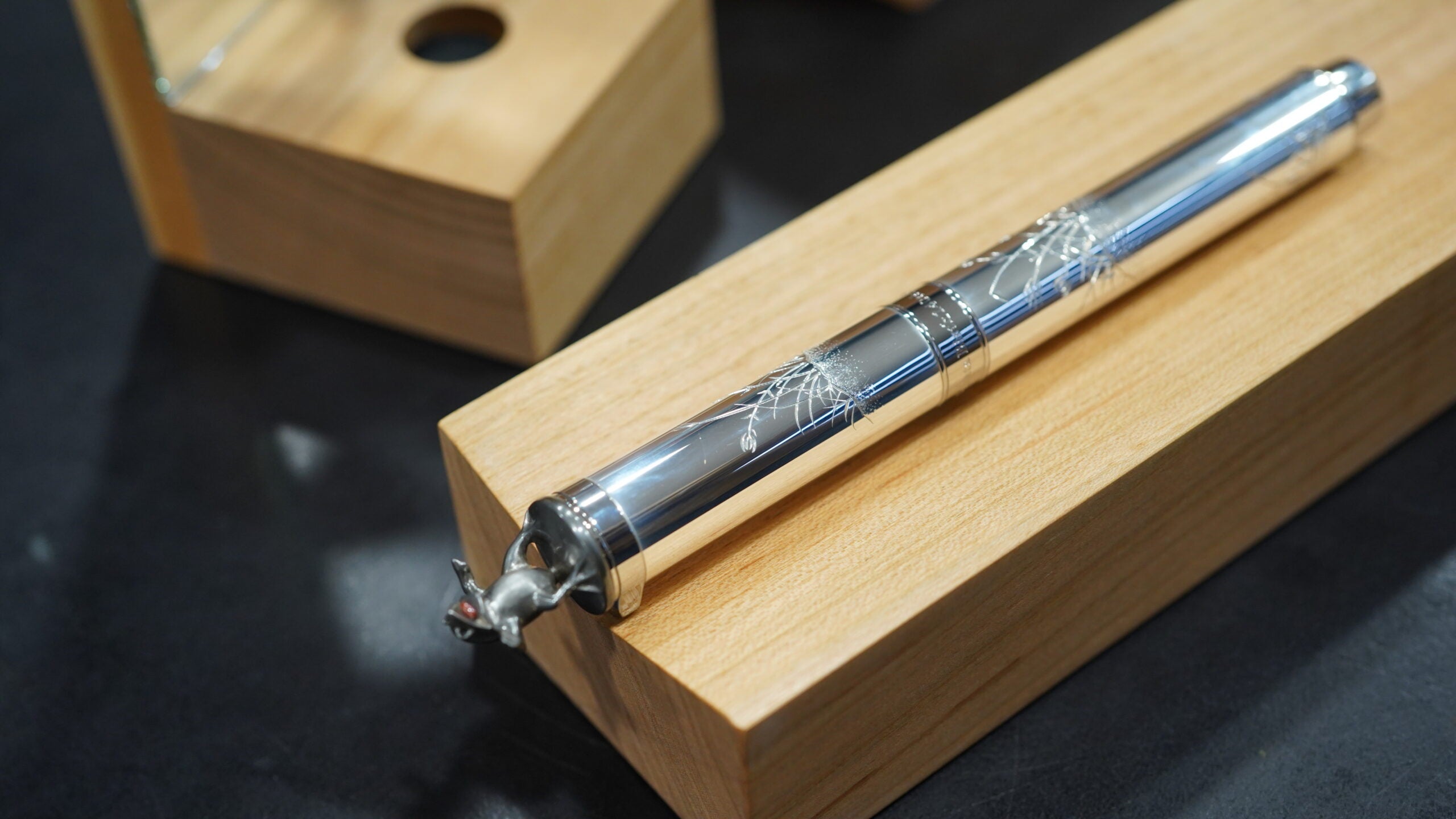 Sakata Kyugoro 140th Anniversary Commemorative Edo Metal Sculpture Fountain Pen "Choju-giga"