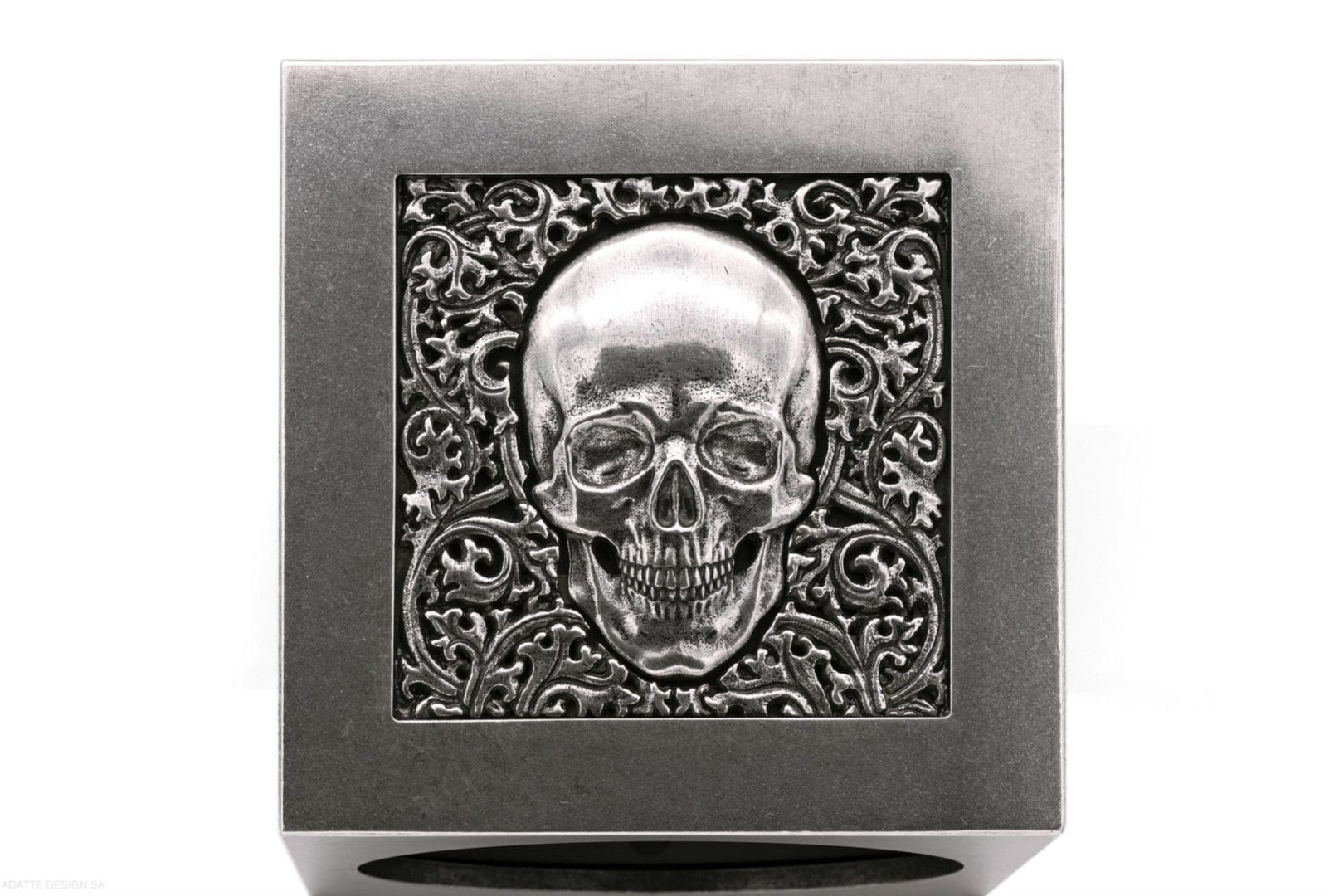SWISS KUBIK Masterbox Skull Watch Winder