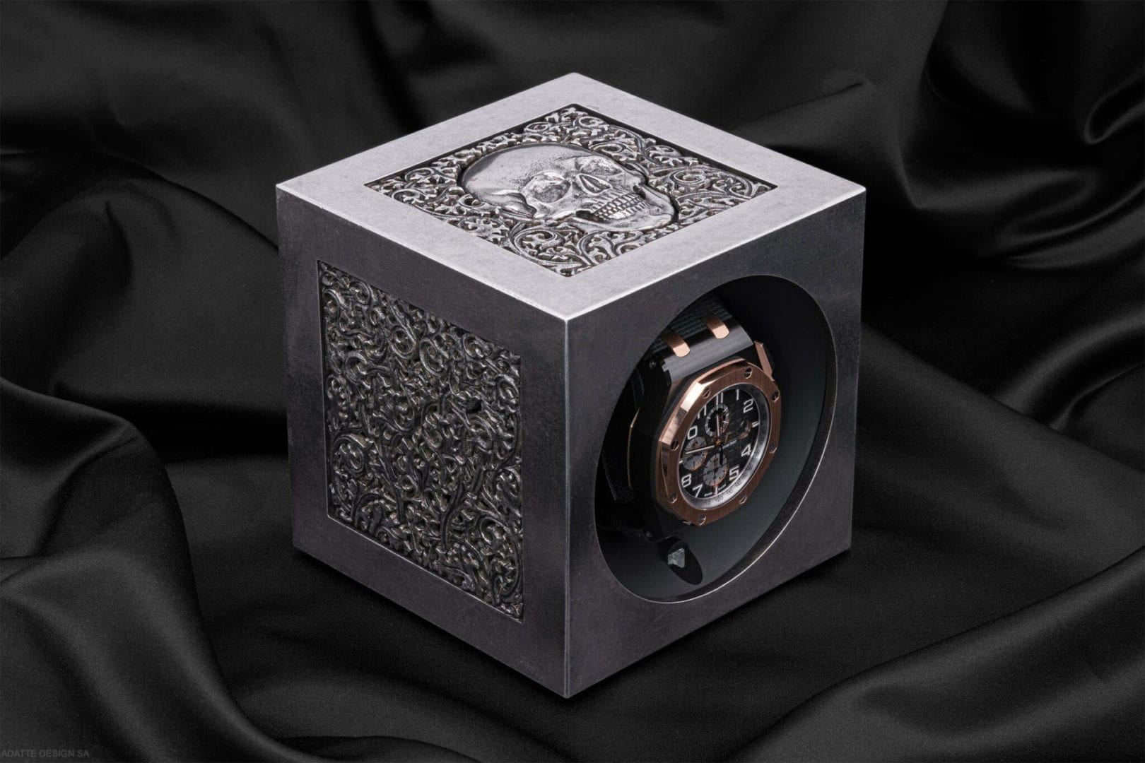 SWISS KUBIK Masterbox Skull Watch Winder