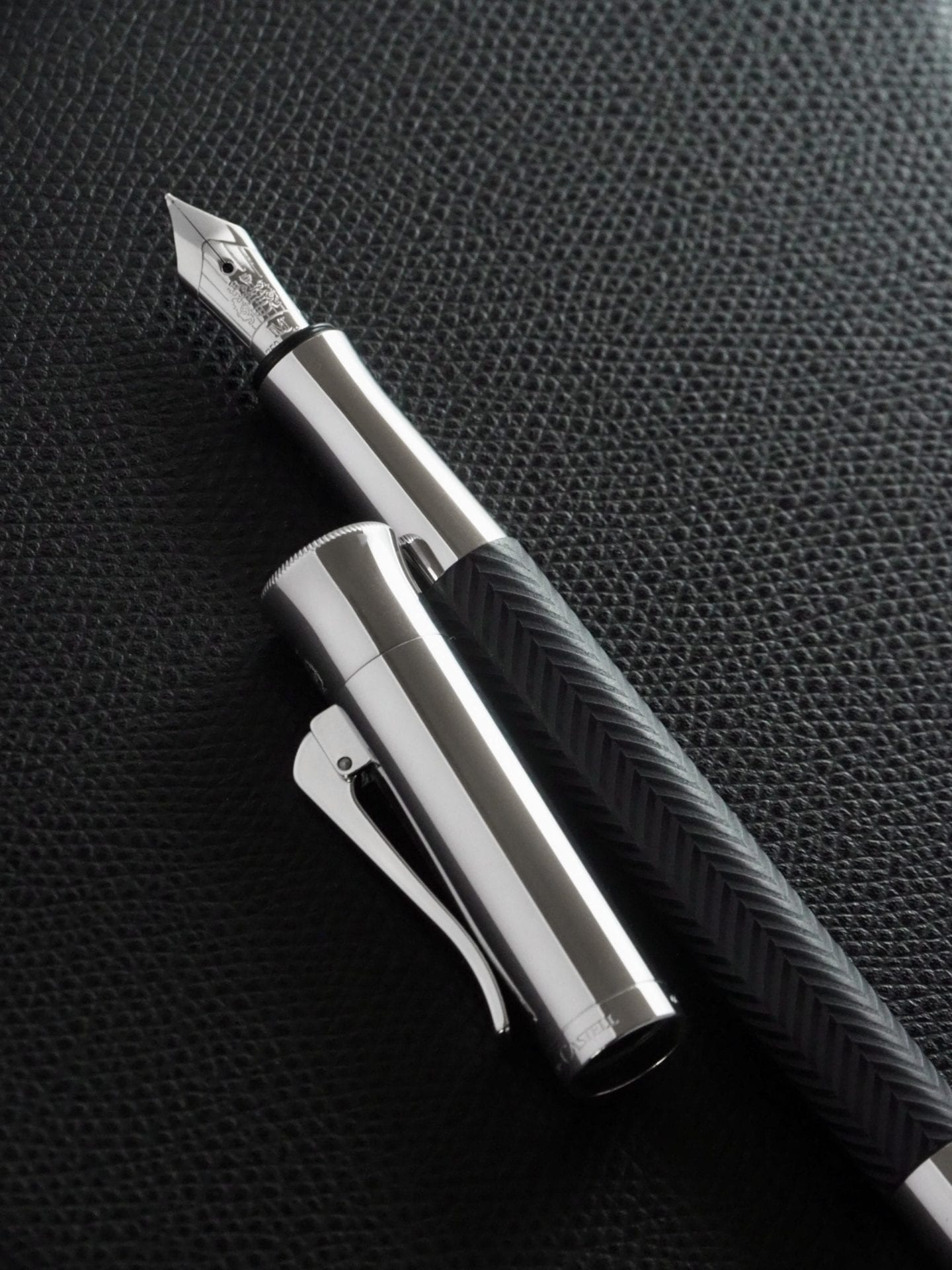 Guilloche Ciselé Anthracite Fountain Pen