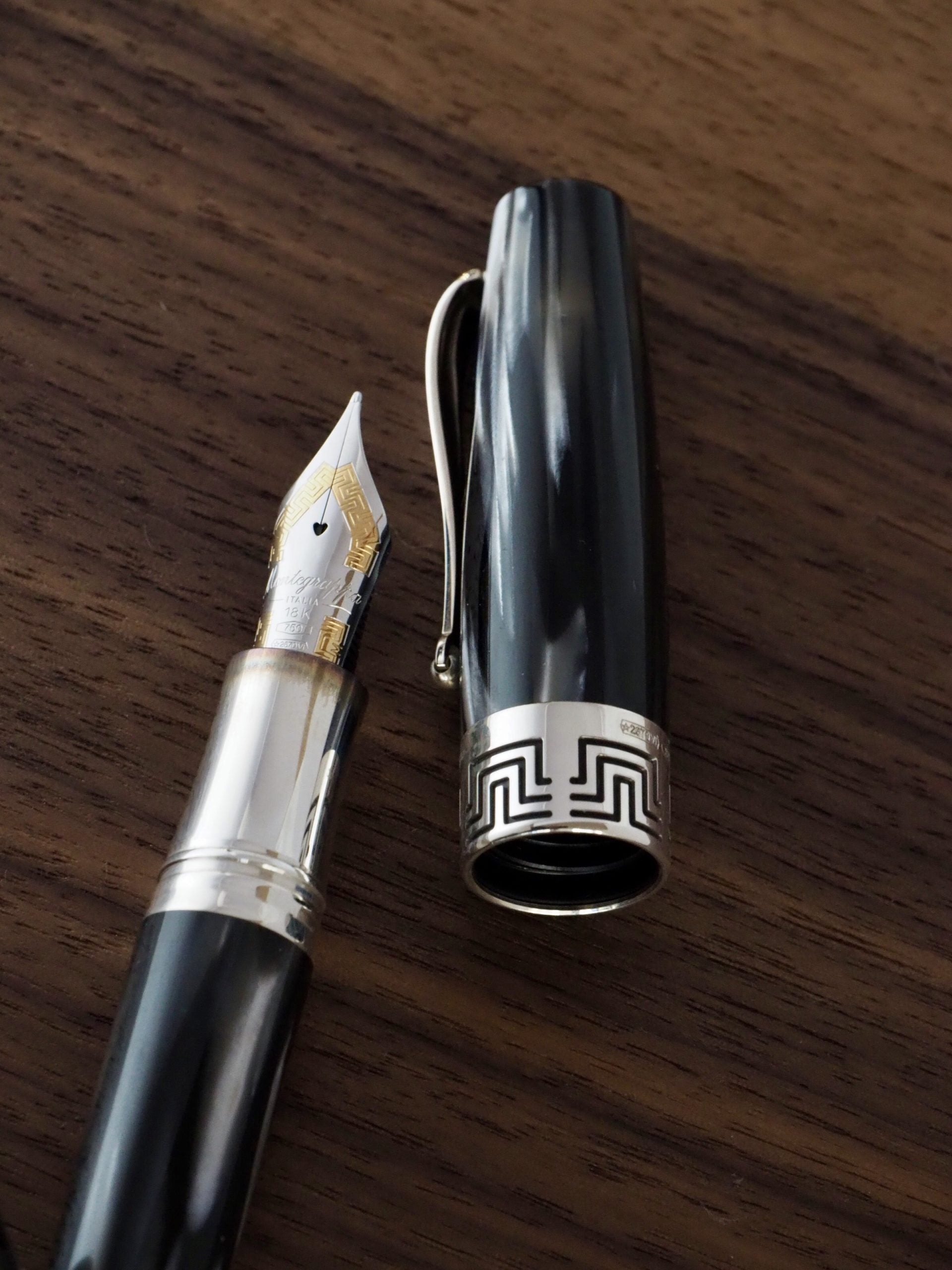 MONTEGRAPPA Extra 1930 Tintenroller in Schwarz und Weiß