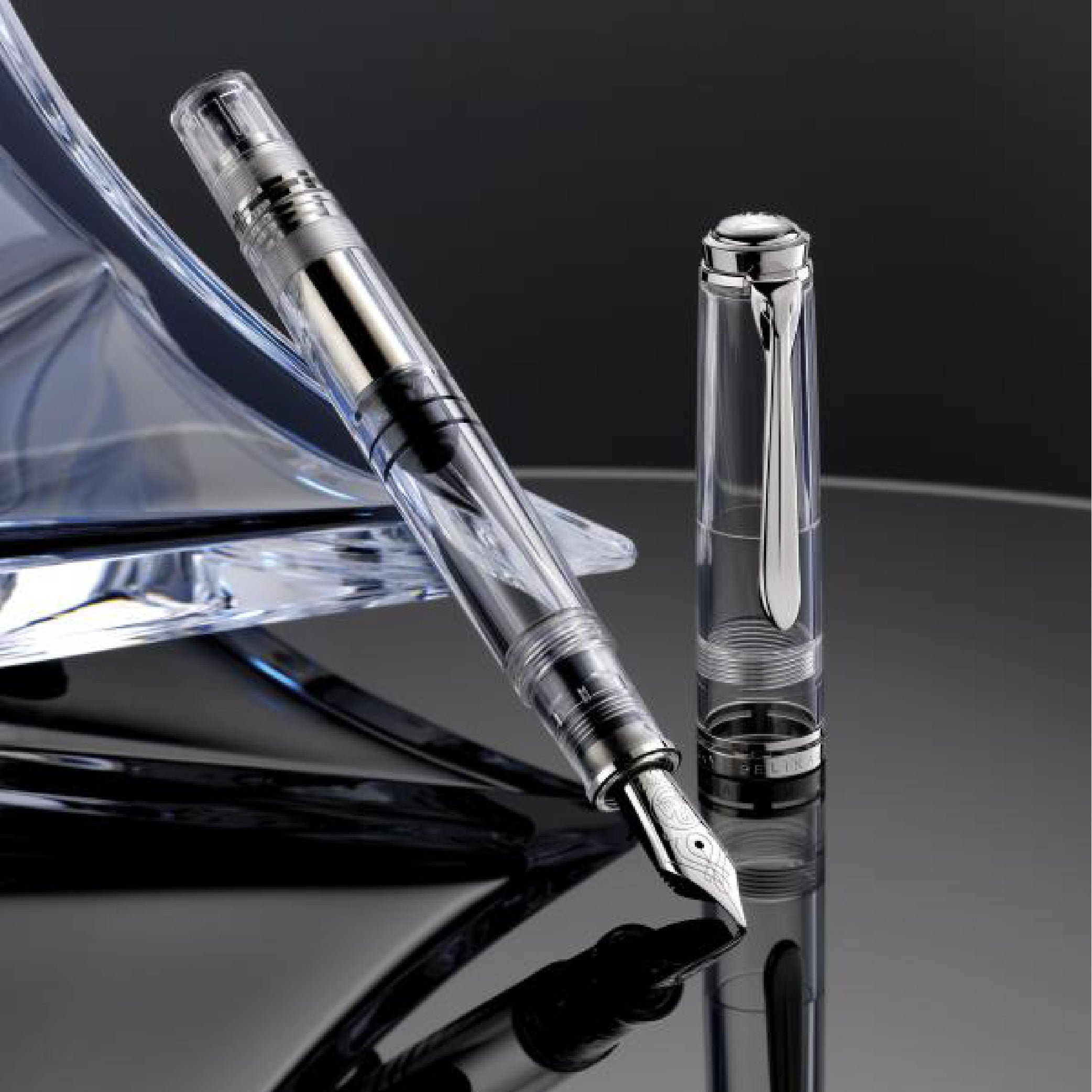 Souverän M805 Clear Demonstrator Special Edition Fountain Pen - Medium