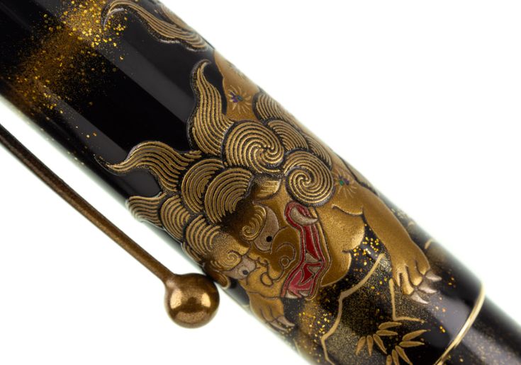 NAMIKI Yukari Royale Lioness and Cubs Fountain Pen