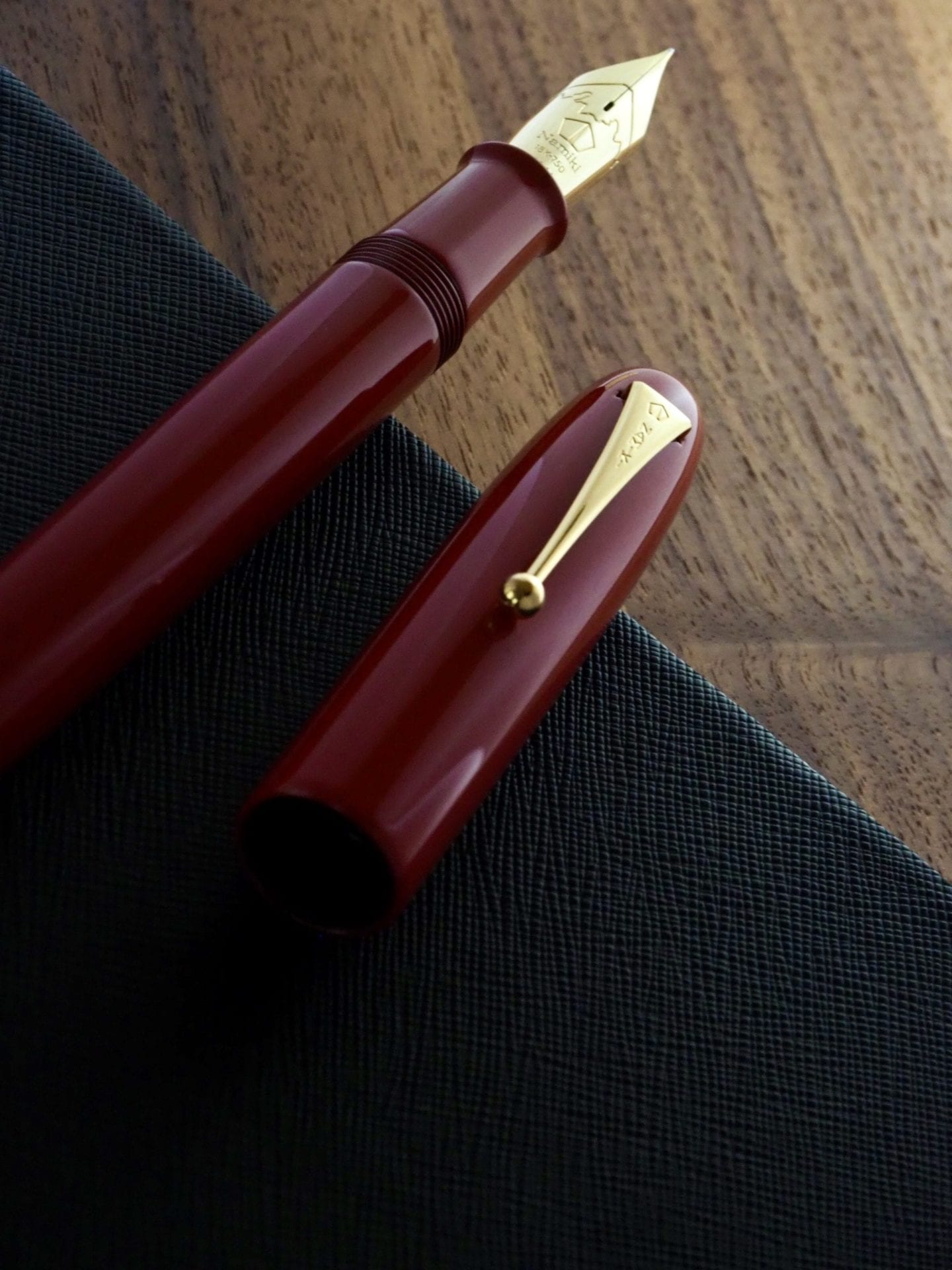 Emperor No. 50 Vermillon Urushi Fountain Pen