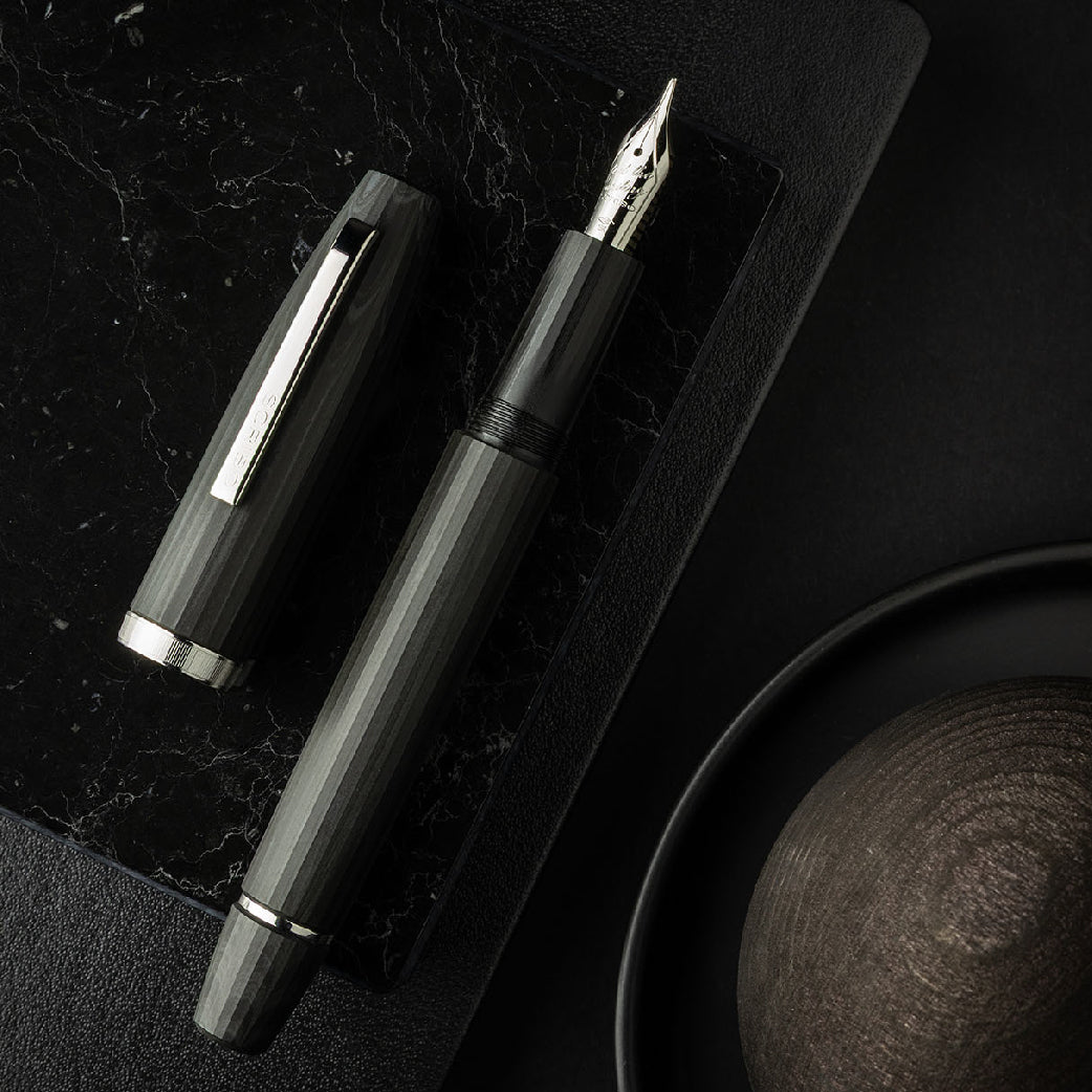 SCRIBO_Flow Dimensione Limited Edition Fountain Pen_Lifestyle Open Pen Picture